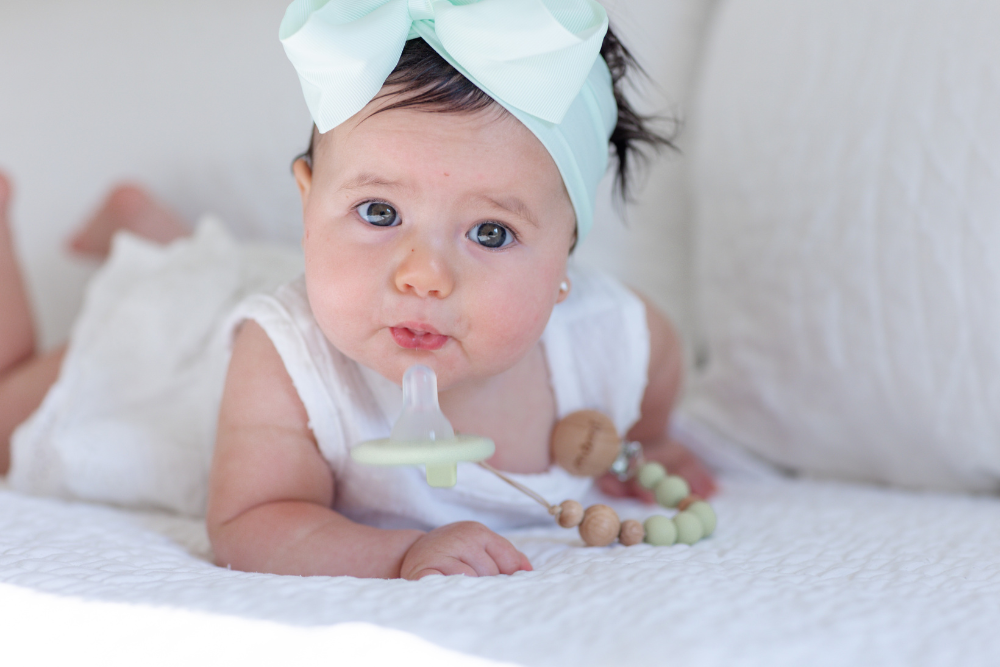 breastfed baby learning to self-soothe with a mōmi pacifier