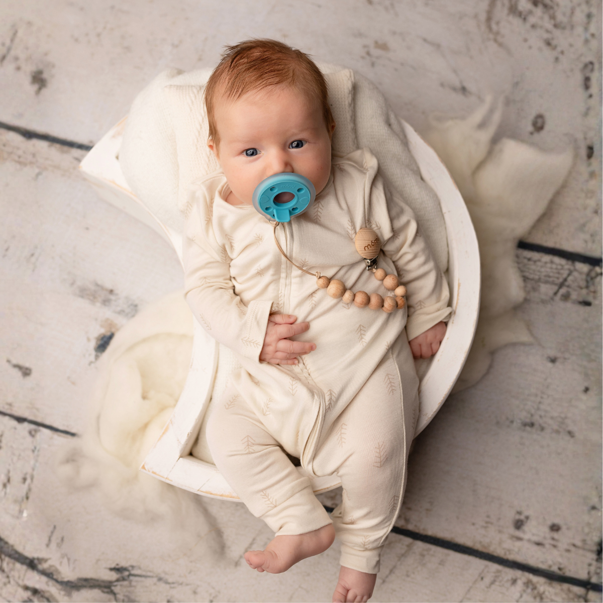 mōmi babypace pacifier clip - oak