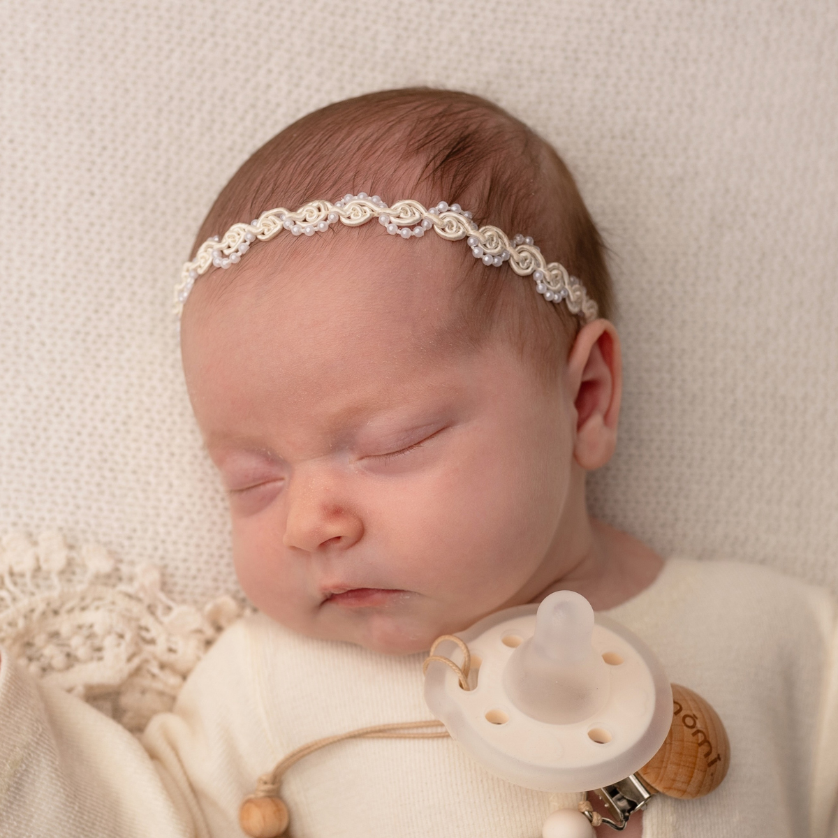 mōmi babypace pacifier gift set