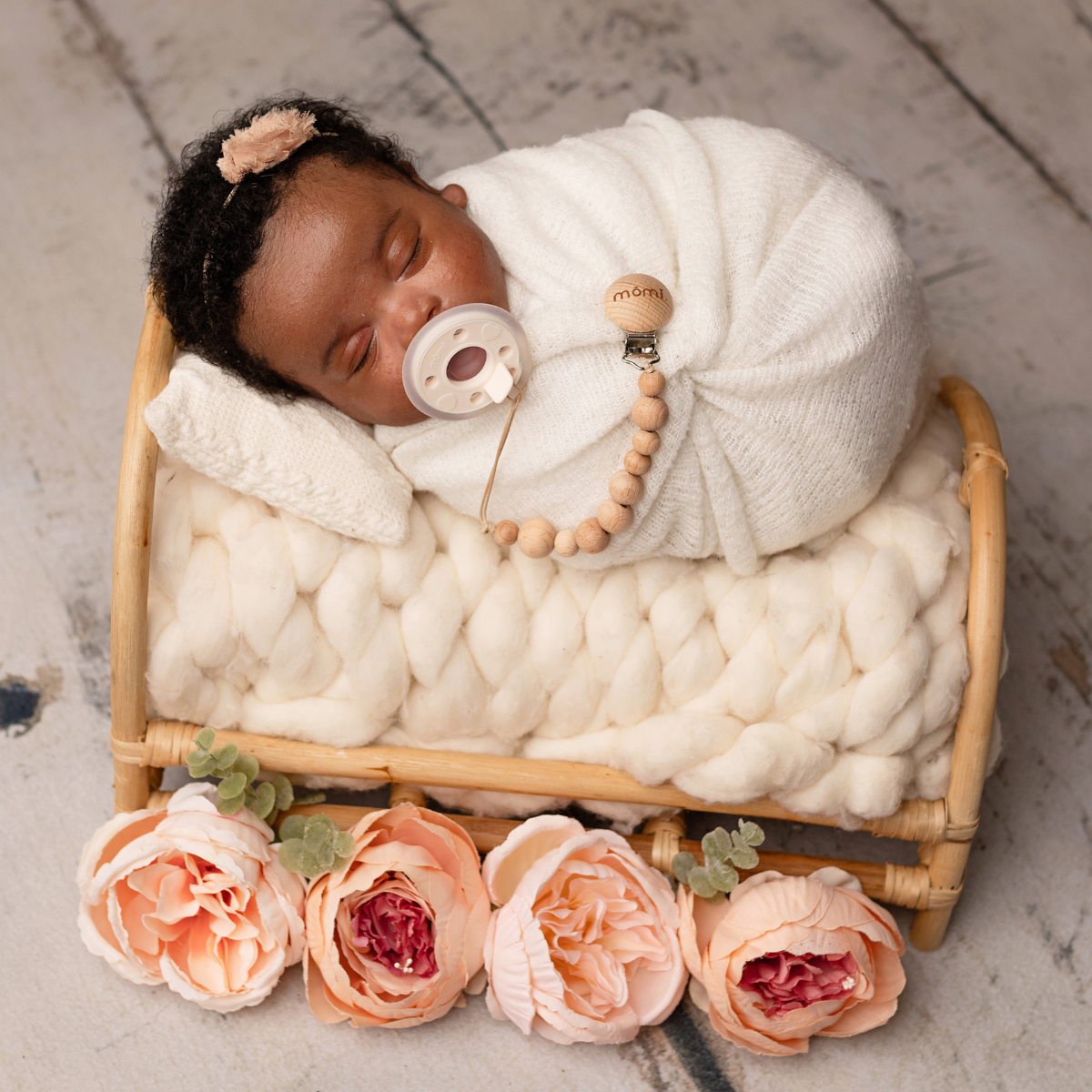 mōmi babypace pacifier clip - oak