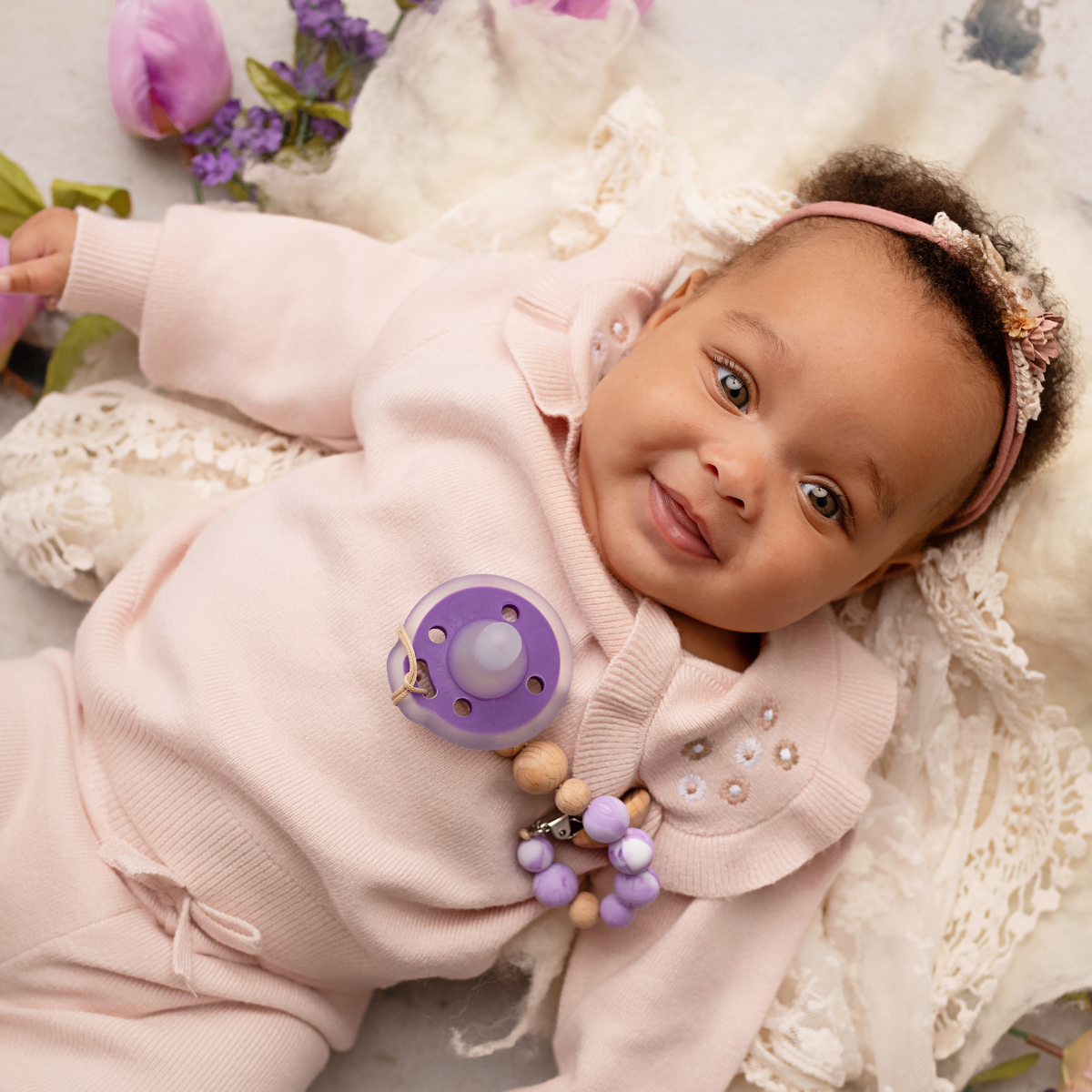 mōmi babypace® pacifier gift set in multiple vibrant colors